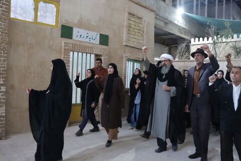 تصاویر/ اجرای سیر نمایش واره ای '' تویی تمام ماجرا "