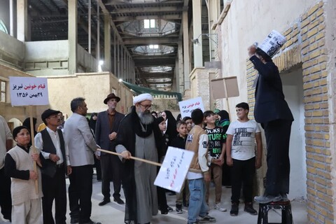 تصاویر/ اجرای سیر نمایش واره ای '' تویی تمام ماجرا "