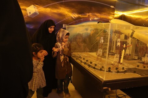 تصاویر/ اجرای سیر نمایش واره ای '' تویی تمام ماجرا "