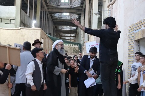 تصاویر/ اجرای سیر نمایش واره ای '' تویی تمام ماجرا "