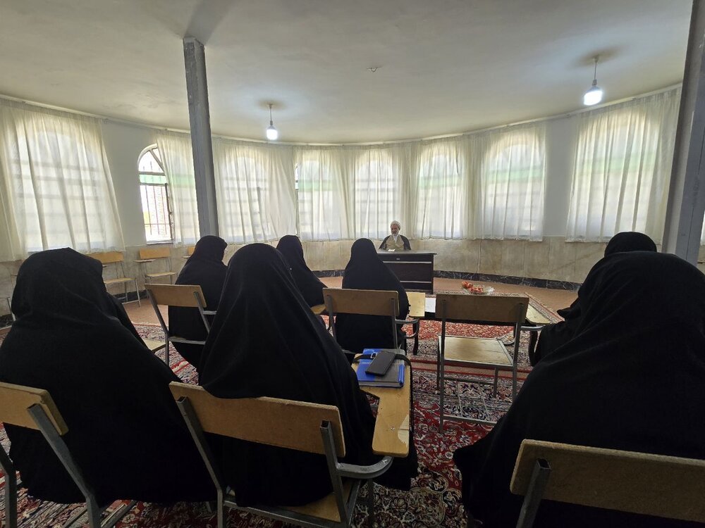 مدیریت هوشمندانه دنیا و آخرت مسیر رشد طلبه‌ها است