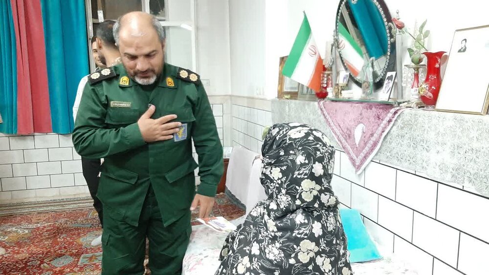 خون شهدا برای وطن عزت آفرین است