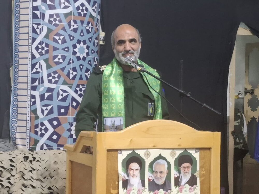 امروز باید توانمندی‌های کشورمان رابه رخ دشمنان بکشیم