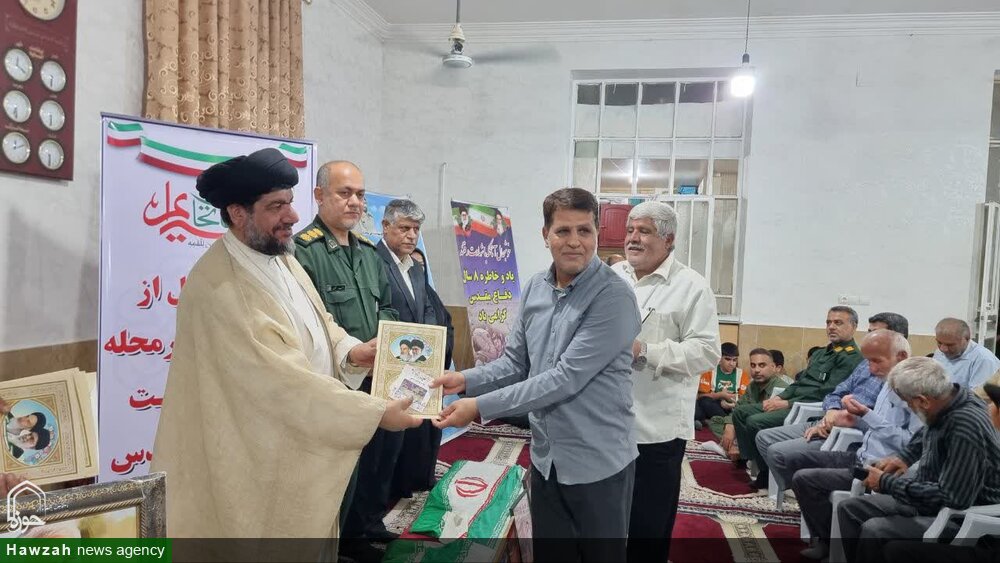 تصاویر/ آیین تجلیل از خانواده‌های ایثارگر در گناوه