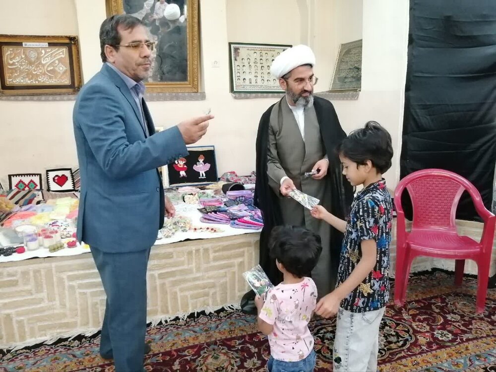 تجلیل از بانوان نمونه کارآفرین محله محمدیه شهرستان نائین