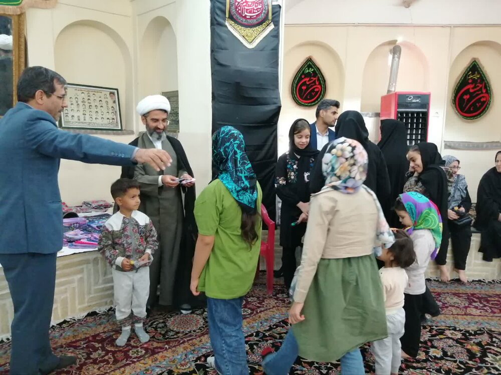 تجلیل از بانوان نمونه کارآفرین محله محمدیه شهرستان نائین