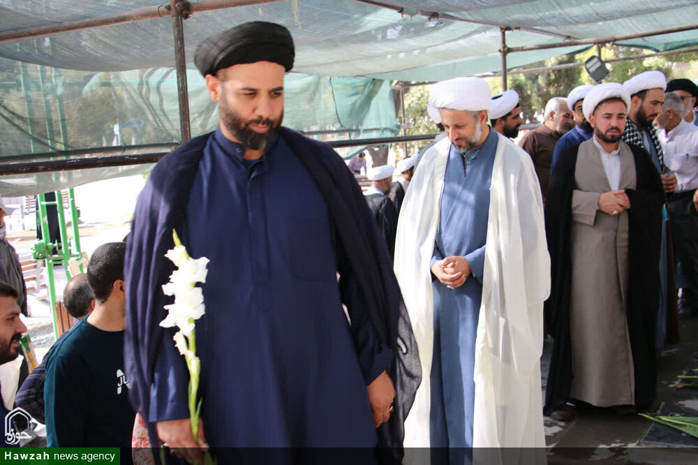 تصاویر/ غبارروبی قبور شهدا توسط نهادهای حوزوی اصفهان