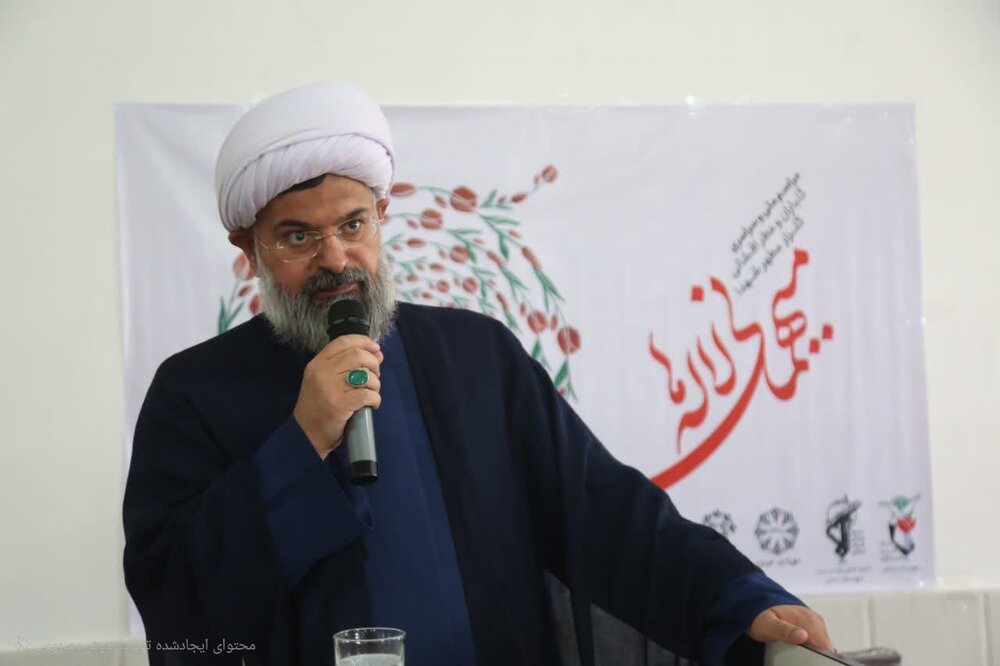 شهدا به ما آموختند استقلال و عزت ایران قابل معامله نیست