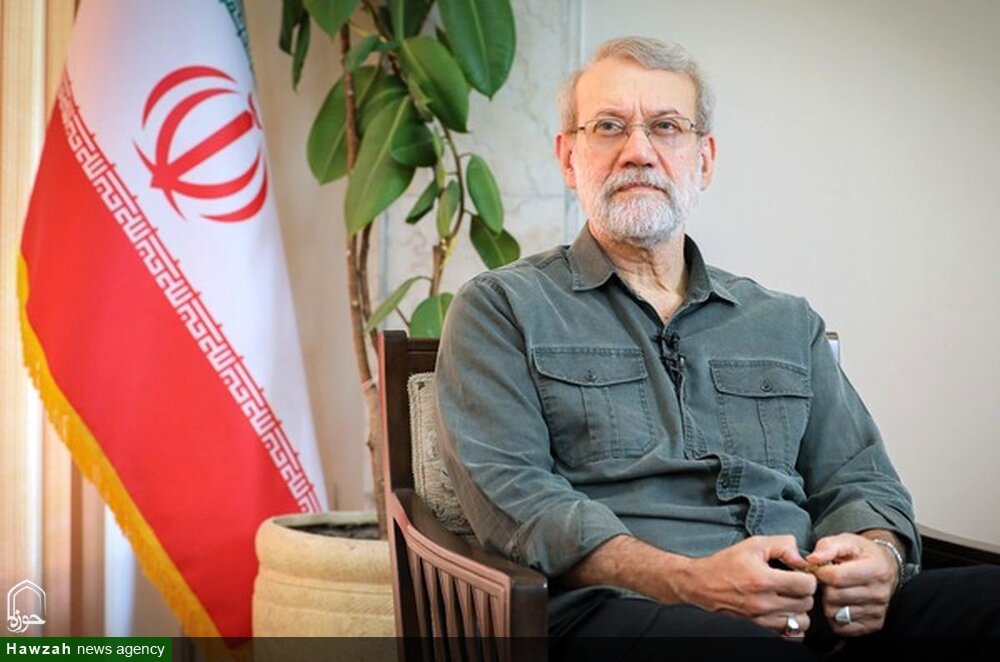 فیلم|  دیدار دکتر لاریجانی با خانواده‌ شهید حاج رمضان