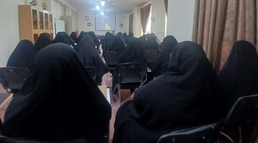 نشست تخصصی با عنوان «تجلی مقاومت و الگوی سوم زن مسلمان در مواجهه با چالش‌های دوران دفاع مقدس»