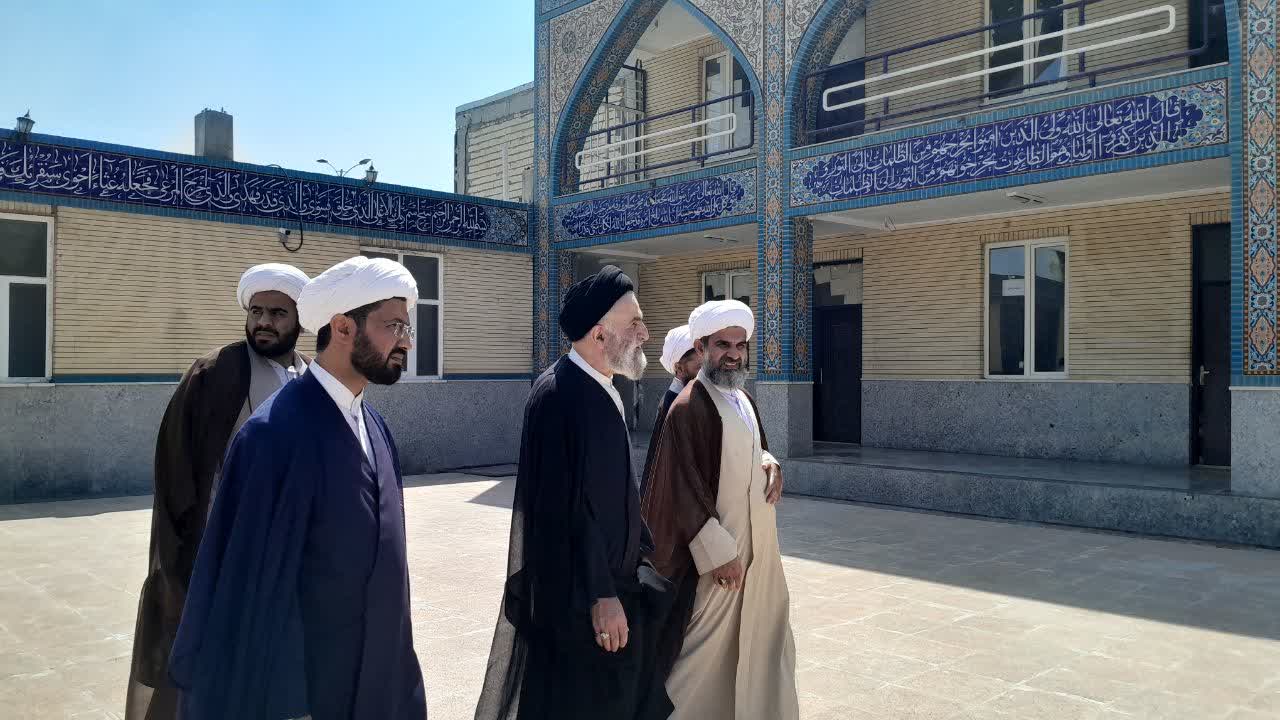 پروژه‌های رفاهی مدرسه امام صادق (ع) حاجی آباد به بهره‌برداری رسید+ تصاویر