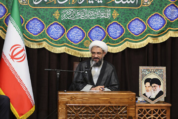 تمام هدف دشمن، از بین بردن انسجام درون کشور است