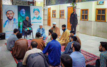 تصاویر/برگزاری مراسم شبی با شهدا در مدرسه علمیه آیت‌الله آخوند همدان