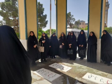 تصاویر/ تجدید میثاق طلاب مدرسه علمیه فاطمه الزهرا ساوه با شهدای گمنام