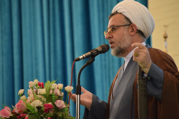 تولید، حمایت از کالا و مبارزه با قاچاق سه گام کلیدی در مسیر عزت اقتصادی است