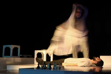 تصاویر/ آغاز اجرای نمایش «قرار» در قم با محوریت شهدای غواص دفاع مقدس