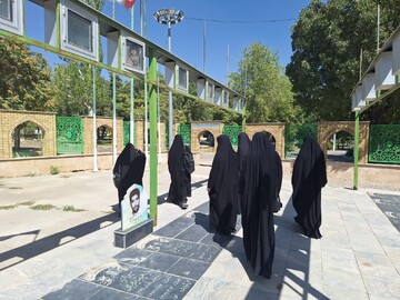 تصاویر/ مراسم غبارروبی گلزار شهدا امامزاده سهل ابن علی شهرستان آستانه در هفته دفاع مقدس