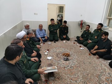 تصاویر/ حضور فرمانده و مسئول نمایندگی ولی فقیه در سپاه الغدیر در منزل جانباز شهید سید محمد حسین امامی