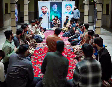 تصاویر/برگزاری مراسم شبی با شهدا در مدرسه علمیه آیت‌الله آخوند همدان