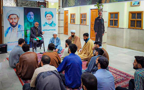 تصاویر/برگزاری مراسم شبی با شهدا در مدرسه علمیه آیت‌الله آخوند همدان