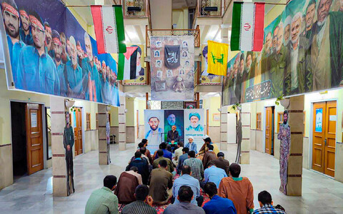 تصاویر/برگزاری مراسم شبی با شهدا در مدرسه علمیه آیت‌الله آخوند همدان