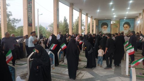 تصاویر/ مراسم غبارروبی گرامیداشت هفته دفاع مقدس در گلزار شهدای ماهان