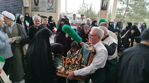 تصاویر/ مراسم غبارروبی گرامیداشت هفته دفاع مقدس در گلزار شهدای ماهان