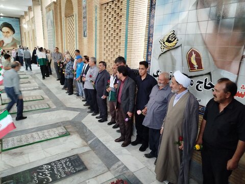 تصاویر/ مراسم غبارروبی گرامیداشت هفته دفاع مقدس در گلزار شهدای ماهان