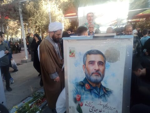 تصاویر/ زیارت طلاب مدرسه علمیه امام صادق علیه‌السلام از مزار شهدا به مناسبت هفته دفاع مقدس