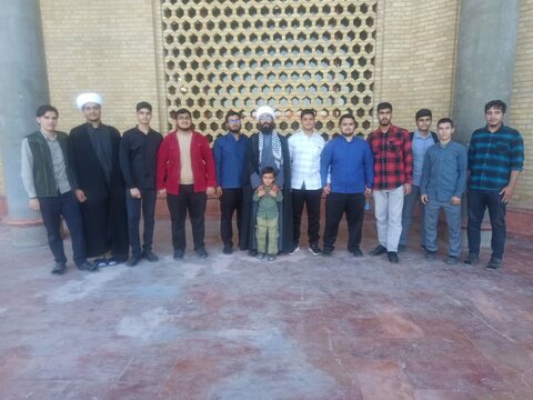 تصاویر/ زیارت طلاب مدرسه علمیه امام صادق علیه‌السلام از مزار شهدا به مناسبت هفته دفاع مقدس