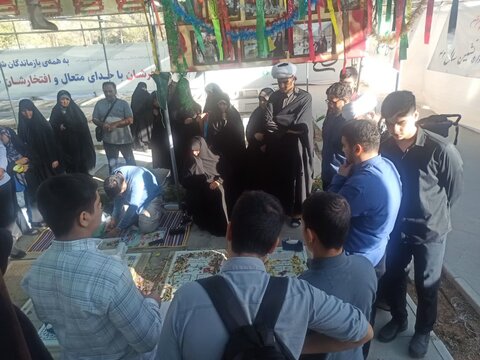 تصاویر/ زیارت طلاب مدرسه علمیه امام صادق علیه‌السلام از مزار شهدا به مناسبت هفته دفاع مقدس