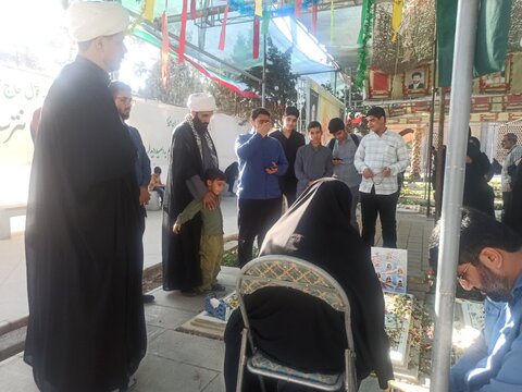 تصاویر/ زیارت طلاب مدرسه علمیه امام صادق علیه‌السلام از مزار شهدا به مناسبت هفته دفاع مقدس