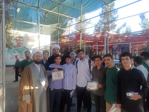 تصاویر/ زیارت طلاب مدرسه علمیه امام صادق علیه‌السلام از مزار شهدا به مناسبت هفته دفاع مقدس