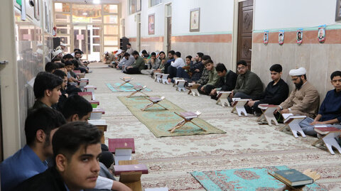 تصاویر/ برگزاری محفل انس با قرآن در مدرسه علمیه امام صادق علیه‌السلام پاکدشت