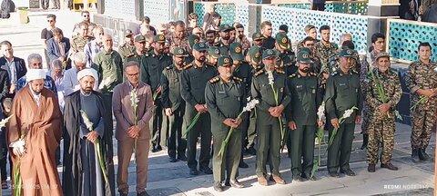 تصاویر/غبارروبی مزار مطهر شهدا در مرقد مطهر امامزاده سید علی اصغر(ع) شهرستان ساوه