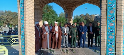 تصاویر/غبارروبی مزار مطهر شهدا در مرقد مطهر امامزاده سید علی اصغر(ع) شهرستان ساوه