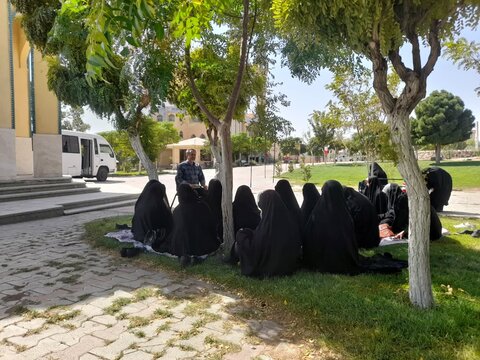 تصاویر/تجدید میثاق طلاب مدرسه علمیه فاطمه الزهرا ساوه با شهدای گمنام