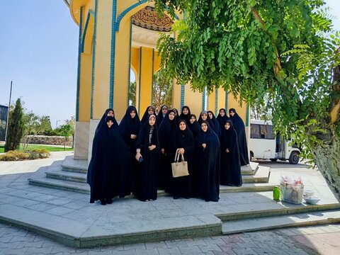 تصاویر/تجدید میثاق طلاب مدرسه علمیه فاطمه الزهرا ساوه با شهدای گمنام