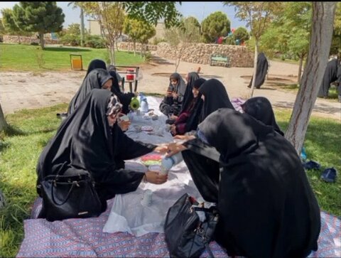 تصاویر/تجدید میثاق طلاب مدرسه علمیه فاطمه الزهرا ساوه با شهدای گمنام