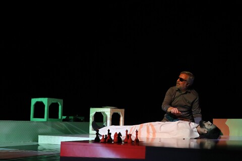 تصاویر/ آغاز اجرای نمایش «قرار» در قم با محوریت شهدای غواص دفاع مقدس