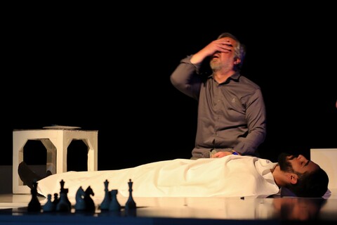 تصاویر/ آغاز اجرای نمایش «قرار» در قم با محوریت شهدای غواص دفاع مقدس