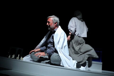 تصاویر/ آغاز اجرای نمایش «قرار» در قم با محوریت شهدای غواص دفاع مقدس