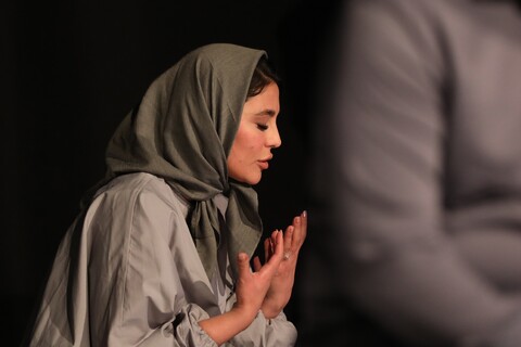 تصاویر/ آغاز اجرای نمایش «قرار» در قم با محوریت شهدای غواص دفاع مقدس