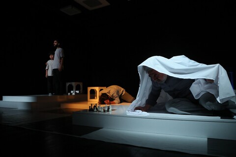 تصاویر/ آغاز اجرای نمایش «قرار» در قم با محوریت شهدای غواص دفاع مقدس