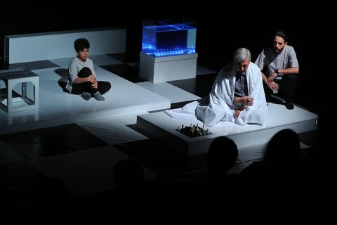 تصاویر/ آغاز اجرای نمایش «قرار» در قم با محوریت شهدای غواص دفاع مقدس