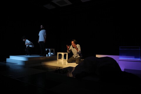 تصاویر/ آغاز اجرای نمایش «قرار» در قم با محوریت شهدای غواص دفاع مقدس