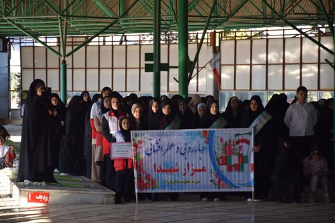 تصاویر/ مراسم غبارروبی و عطر افشانی مزار مطهر شهداء در مرند