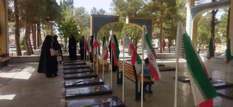 تصاویر/تجدید میثاق با آرمان‌های شهدا توسط طلاب مدرسه علمیه کوثر زرندیه