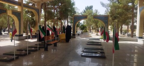 تصاویر/تجدید میثاق با آرمان‌های شهدا توسط طلاب مدرسه علمیه کوثر زرندیه