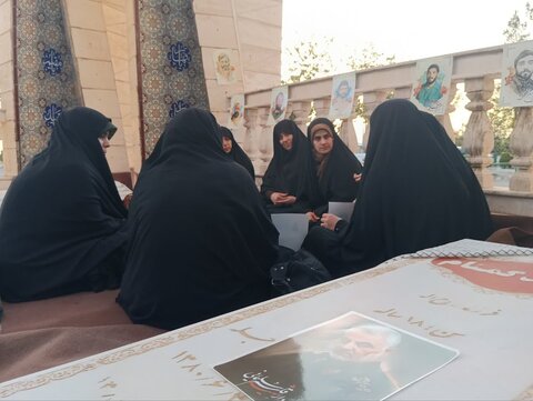 حضور طلاب و کادر مدرسه فاطمه المعصومه دلیجان در محل یادمان شهدای گمنام